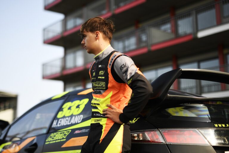 Harry-in-Parc-Ferme_02_0824